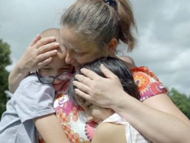 La odisea de unos padres ucranianos para rescatar a 6 de sus hijos adoptivos de una ciudad destruida por Rusia