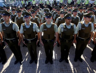 700 Carabineros menos en las calles en lo que va del año: Denuncian que retiro de funcionarios es por "nulo respaldo" del Gobierno