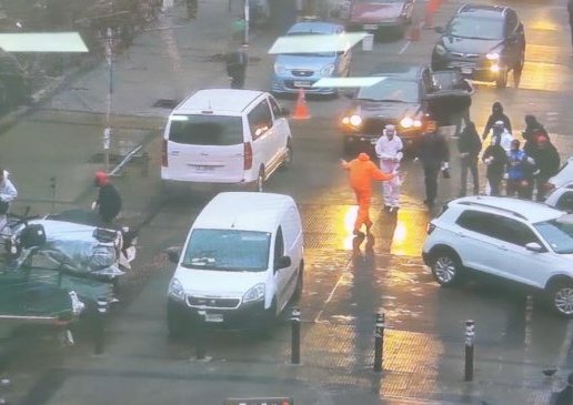 Sujetos con overoles blancos levantaron barricadas en inmediaciones del Liceo Manuel Barros Borgoño de Santiago