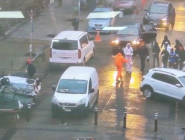 Sujetos con overoles blancos levantaron barricadas en inmediaciones del Liceo Manuel Barros Borgoño de Santiago