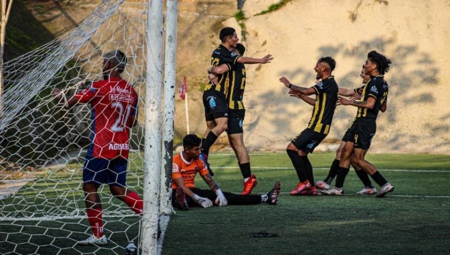 Concón National consigue 3 puntos de oro en La Reina ante Aguará y se acerca a la punta de la Tercera B