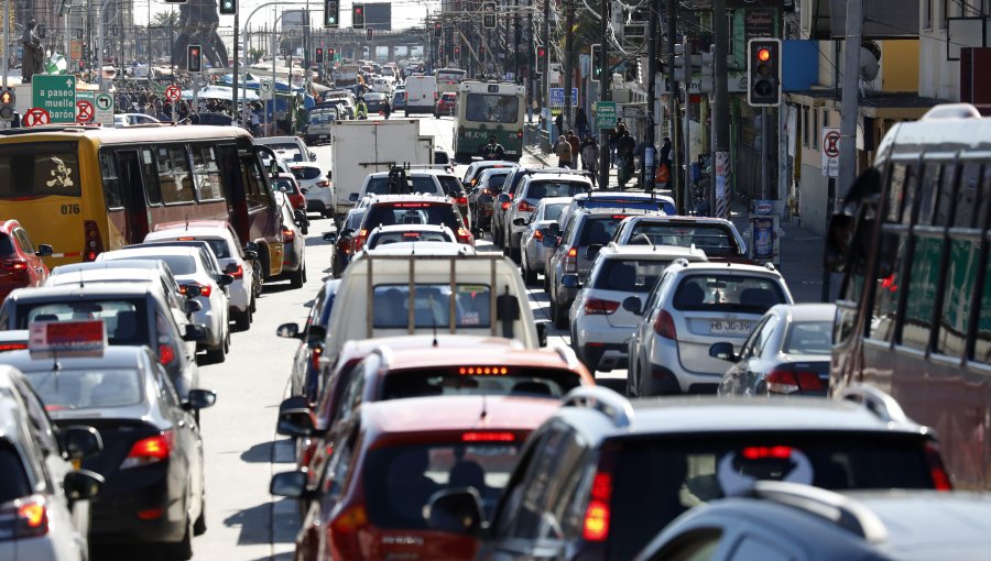 «Superlunes» en el Gran Valparaíso: Reportan alto flujo vehicular en las principales arterias de Valparaíso, Viña del Mar y Concón