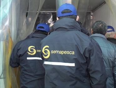 Denuncian grave vulneración laboral en Sernapesca: dos trabajadores dormirían en sus automóviles y se bañarían en oficinas