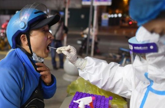 Casi un millón de personas vuelven a quedar confinadas en Wuhan, la ciudad china en la que se cree se originó la pandemia del Covid-19