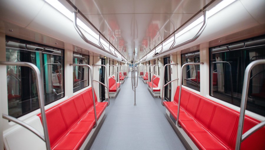 Suspenden servicio en tres estaciones de la Línea 4 de Metro de Santiago por "persona en la vía"