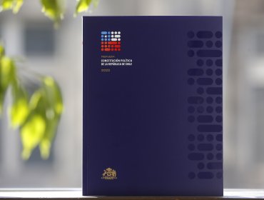 RN pidió a Contraloría fiscalizar al Gobierno por la compra por trato directo de 900 mil copias de la propuesta de nueva Constitución