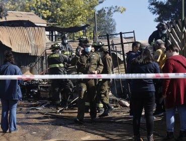 Remoción de escombros deja al descubierto la presencia de un cuerpo sin vida en una de las cuatro casas incendiadas en Viña del Mar