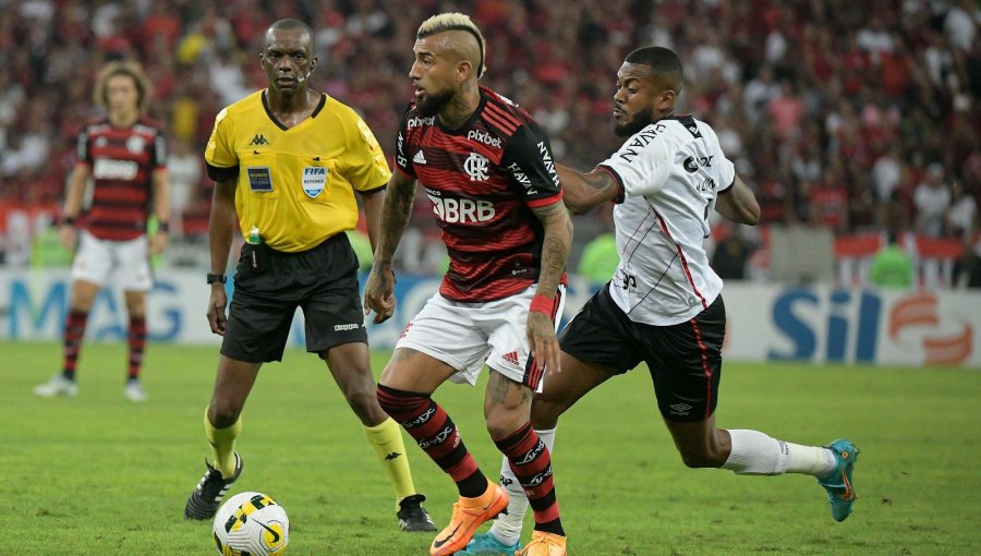 DT de Flamengo llenó de elogios a Arturo Vidal tras su primer partido en Maracaná