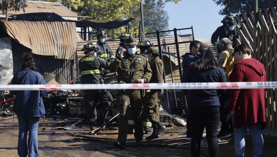 Remoción de escombros deja al descubierto la presencia de un cuerpo sin vida en una de las cuatro casas incendiadas en Viña del Mar