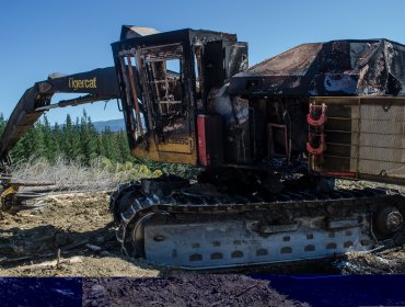 Encapuchados armados incendiaron máquina forestal en ruta que une las comunas de Traiguén con Los Sauces