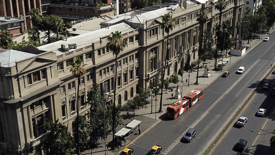 Consejo de la Facultad de Derecho PUC por propuesta de nueva Constitución: "Socava directamente principios elementales de justicia"