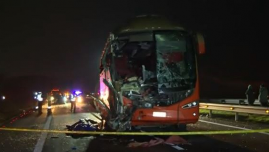 Accidente de Ruta 68: Bus de la empresa Pullman impactó a camión estacionado dejando un saldo de dos fallecidos y 22 heridos