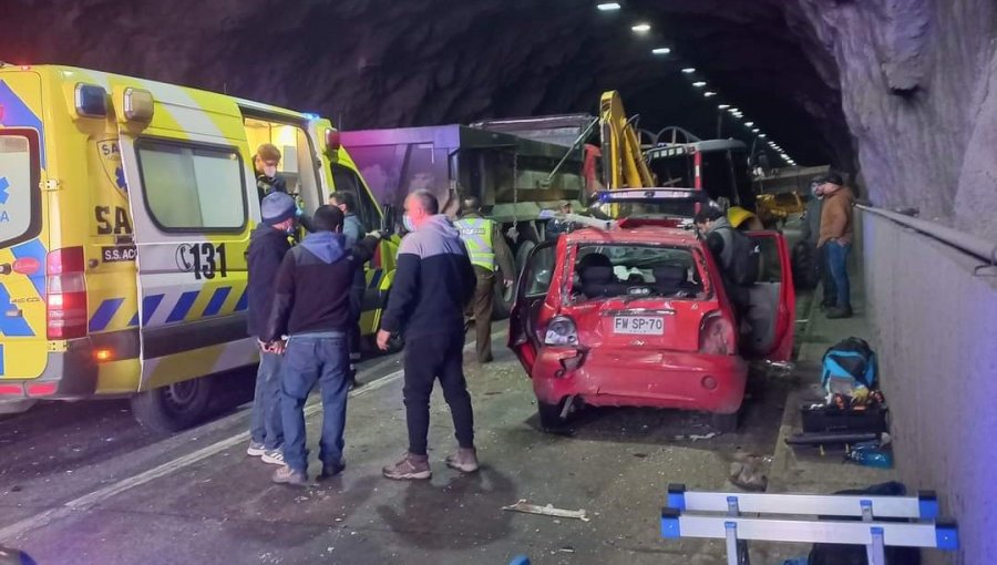 Al menos cuatro personas lesionadas deja colisión múltiple al interior del túnel La Calavera en Llay Llay