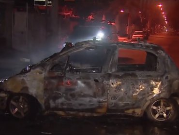 Encerrona termina con el vehículo robado quemado completamente en Maipú: investigan posible ajuste de cuentas