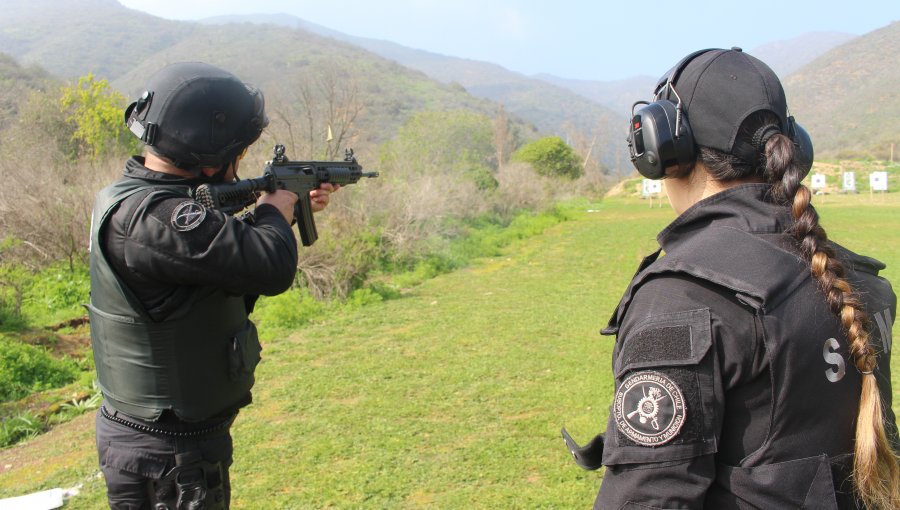 Capacitan en uso de armamento a gendarmes encargados de trasladar a internos de las cárceles de Valparaíso y Quillota