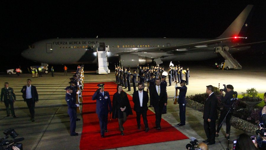 Presidente Gabriel Boric aterrizó en Colombia e inicia visita oficial para asistir a cambio de mando