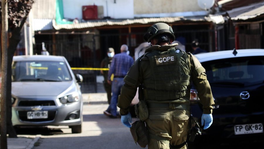 Amplio operativo en el cerro Los Placeres de Valparaíso por hombre que estaría parapetado y amenazando con disparar a carabineros