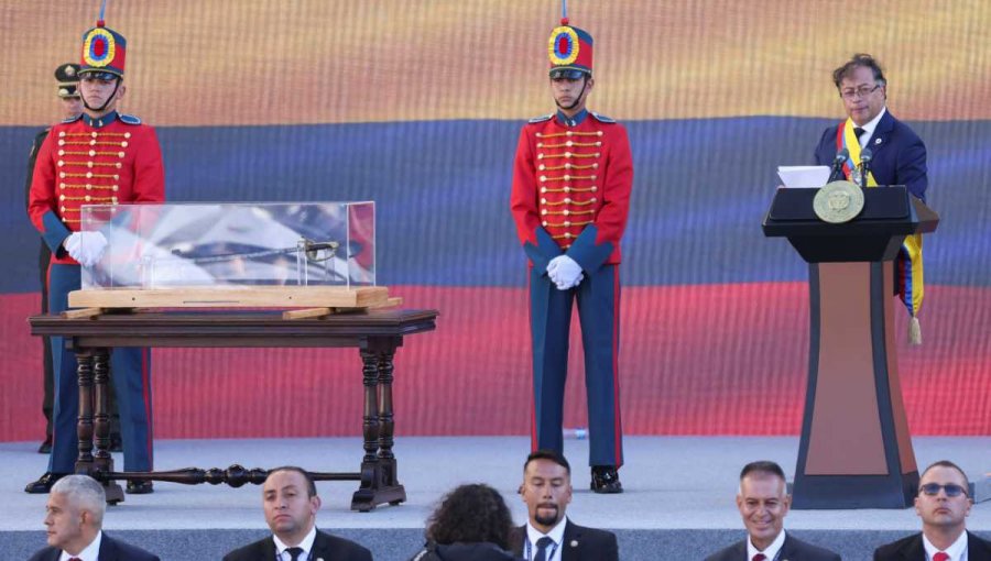 Desde la espada de Bolívar a la ausencia de alfombras rojas: Los símbolos de la posesión de Gustavo Petro como presidente de Colombia