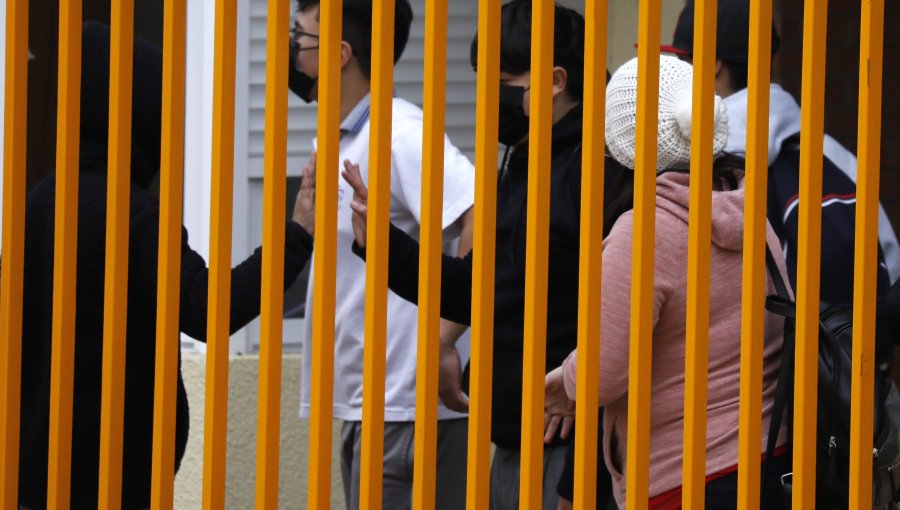 Nueva emergencia en Quintero: Más de 30 alumnos y profesores de dos colegios presentaron síntomas asociados a intoxicación