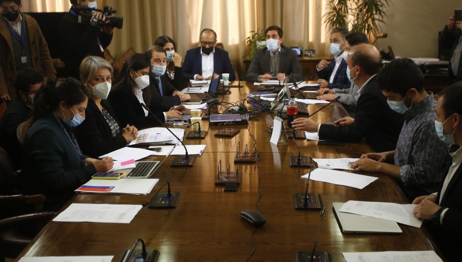 Comisión de Trabajo aprueba proyecto de feriado nacional el 16 de septiembre