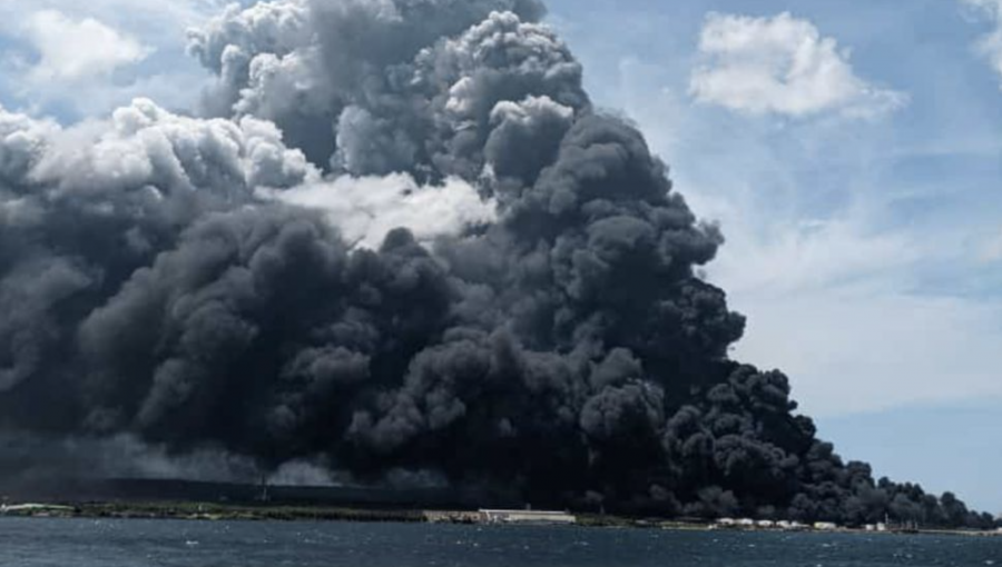 Con ayuda internacional, Cuba intenta controlar incendio de grandes proporciones en depósito de combustible de Matanzas