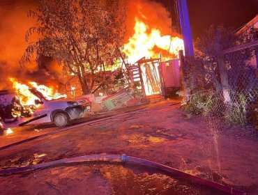 Tragedia en Villa Alemana: Hombre es encontrado sin vida tras incendio que consumió dos viviendas y un automóvil