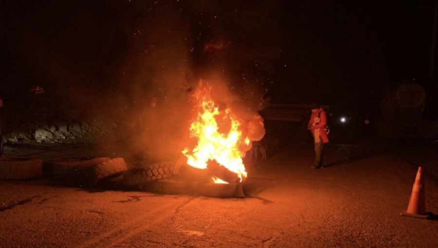 Contratistas de Codelco Andina levantaron barricadas y cortaron el tránsito en Los Andes: acusan "incumplimientos" a sus demandas