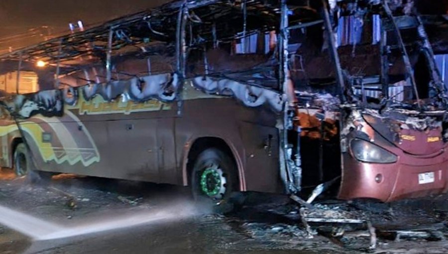 Dos buses fueron incendiados en ataque registrado en la zona urbana de Cañete