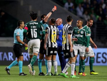 Edu Vargas jugó 15 minutos, fue expulsado y el Mineiro quedó eliminado de Copa Libertadores: su DT lo llenó de críticas