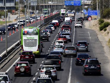 Estiman que unos 382 mil vehículos saldrán de la región Metropolitana durante este fin de semana largo