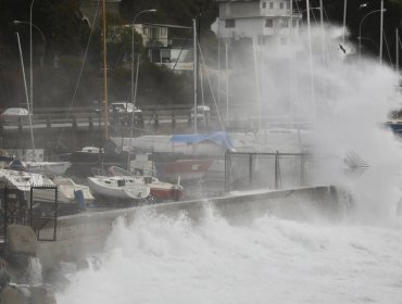 Advierten que marejadas anormales entre Aysén y Arica podrían generar riesgos de sobrepasos y daños en el borde costero