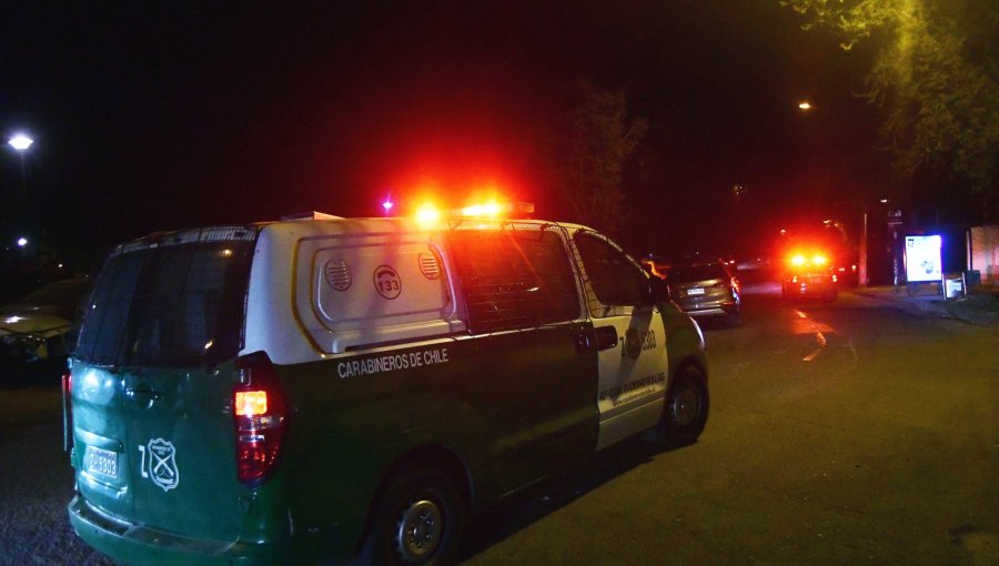 Protesta en el centro de Santiago termina con dos carabineros agredidos y turbazo a multitienda y farmacia