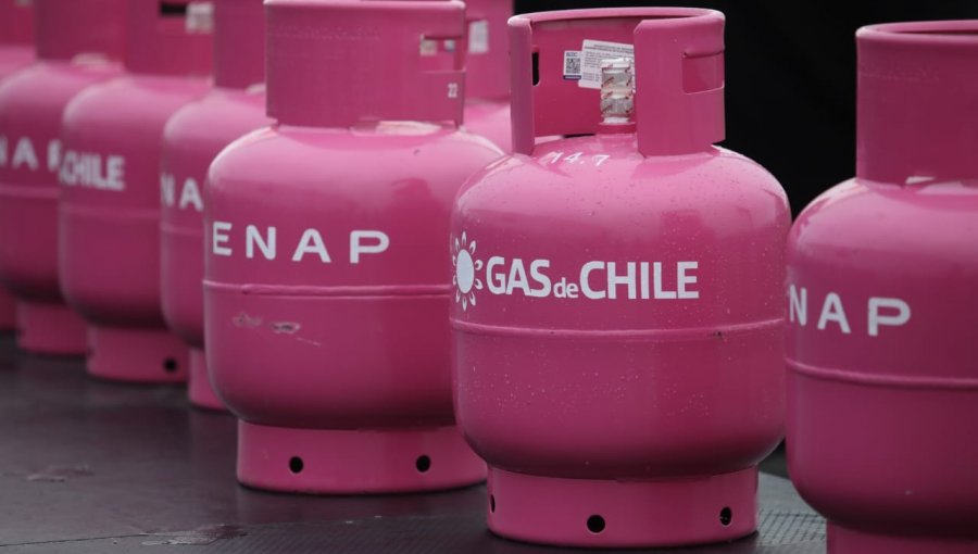 «Gas para Chile»: 1.000 familias de Quintero serán beneficiadas con plan que reduce el precio de los cilindros de gas
