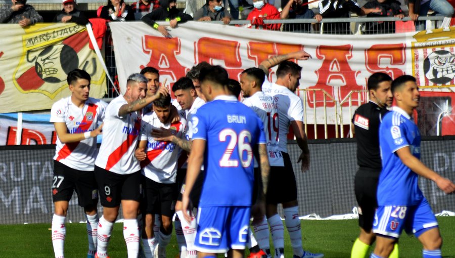 La U no levanta cabeza y extiende su mala racha cayendo ante Curicó Unido