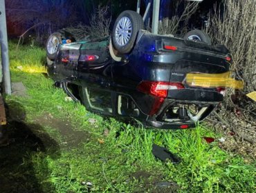 12 lesionados entre ellos 4 niños tras volcar auto en plena Ruta 78 en dirección a Santiago