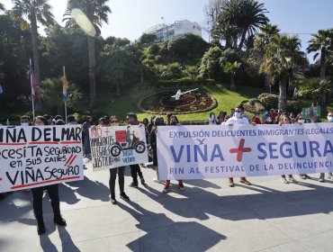 Indignación en Viña del Mar: Mientras vecinos piden más seguridad, denuncian que camionetas municipales cuidan evento político del Apruebo