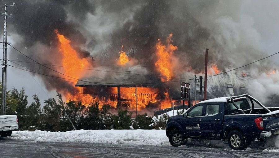 Presunta falla en una caldera habría originado incendio en el Hotel Marina del Fuy de Panguipulli