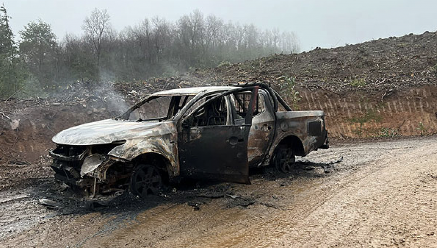 Cinco maquinarias forestales y seis vehículos fueron destruidos en nuevo ataque incendiario al interior de un predio en Arauco