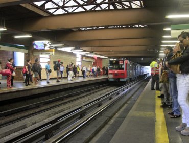 Tren desrielado provoca que la Línea 2 del Metro de Santiago opere de forma parcial: trabajos se extenderían toda la mañana