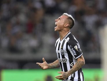 Presidente del Atlético Mineiro respaldó a Eduardo Vargas en medio de duros cuestionamientos