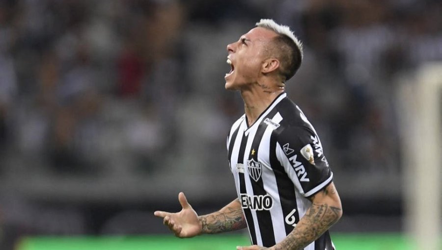 Presidente del Atlético Mineiro respaldó a Eduardo Vargas en medio de duros cuestionamientos