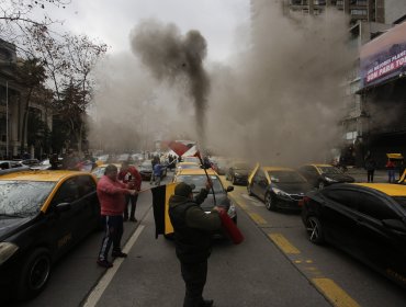 Manifestación de taxistas contra aplicaciones de transportes en La Alameda provocó cortes y desvíos de tránsito