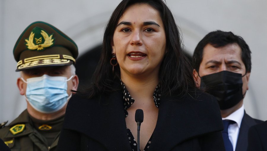 Ministra del Interior: "Se requiere avanzar en el fortalecimiento del poder civil" de Carabineros