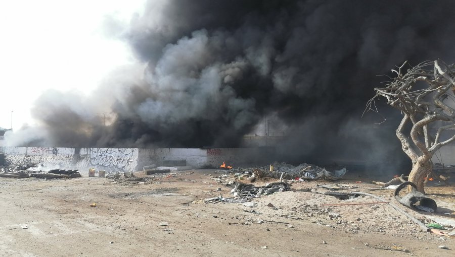 Zona Franca de Iquique fue evacuada de manera preventiva tras incendio en excentral eléctrica