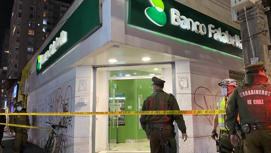 Solitario delincuente que se hizo pasar por cliente robó $260 millones de un banco en San Miguel