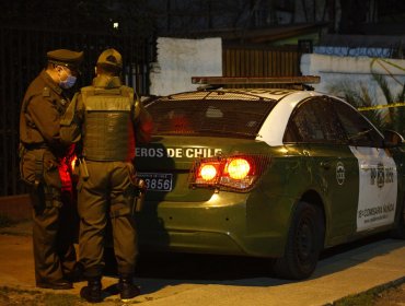 Mujer fue víctima de violento portonazo en Quilpué: delincuentes la intimidaron con armas de fuego y le robaron su automóvil