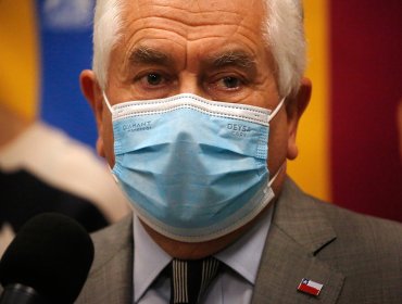 Ex Ministro Enrique Paris: "Se ha perdido la preocupación por la pandemia y el ritmo de vacunación ha bajado enormemente"