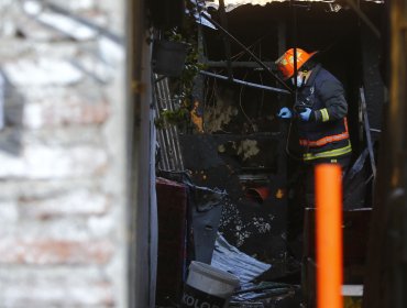 Posible incendio intencional en centro de Concepción dejó un bombero herido