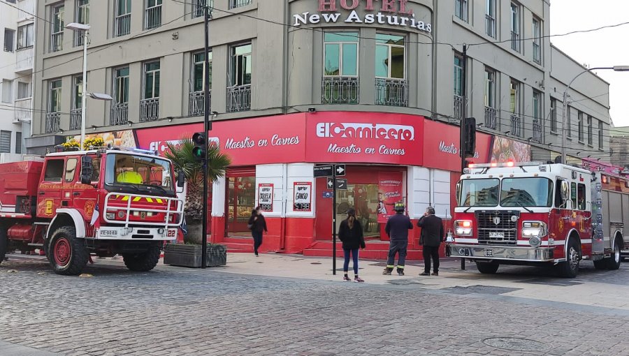 Emergencia en pleno centro de Viña del Mar: reportan fuego desde un local comercial de calle Valparaíso