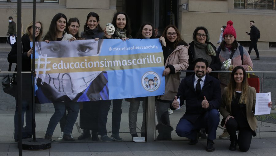 Movimiento Escuelas Abiertas pide al presidente Boric el fin del uso de mascarillas en establecimientos educacionales